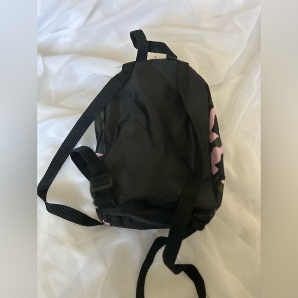 Camo mini backpack. - Picture 5 of 5